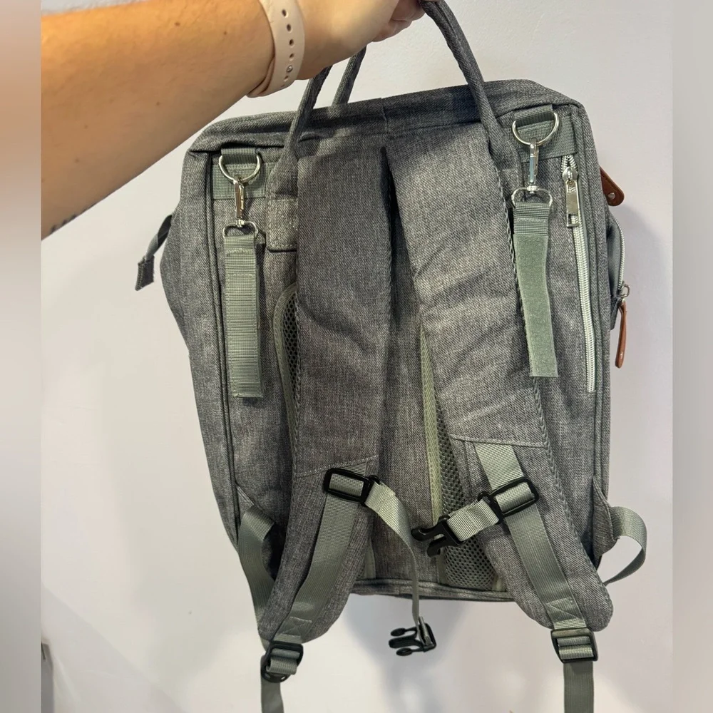 NWOT BabbleRoo Diaper bag backpack in grey‎